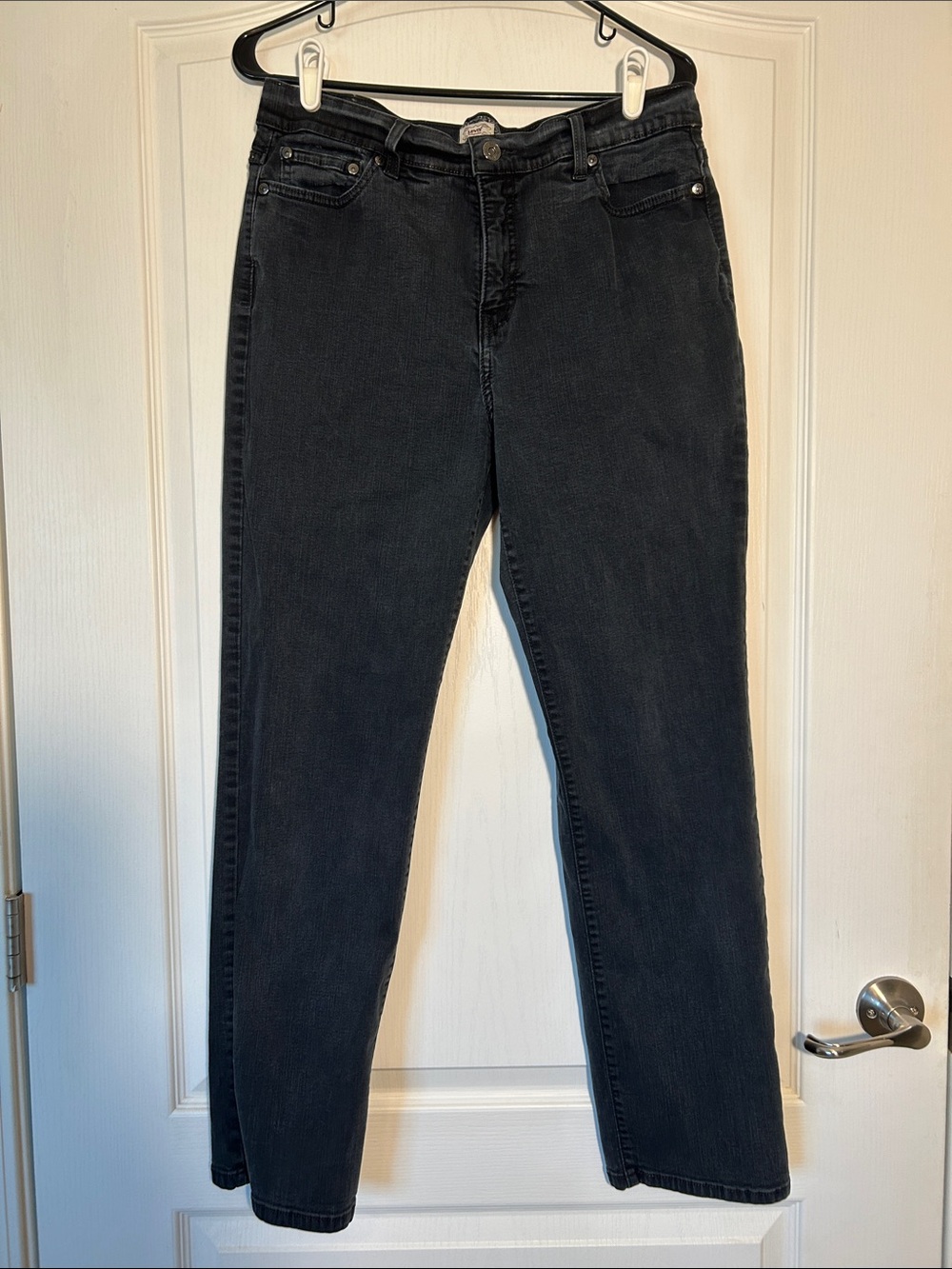 Levi's Straight Leg Jeans in Black Wash Perfectly Slimming Straight Size 16